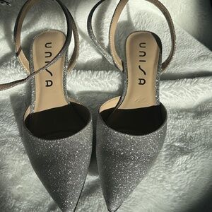 Nice wedding shoes!! Platinum silver color. Size 6.5 US